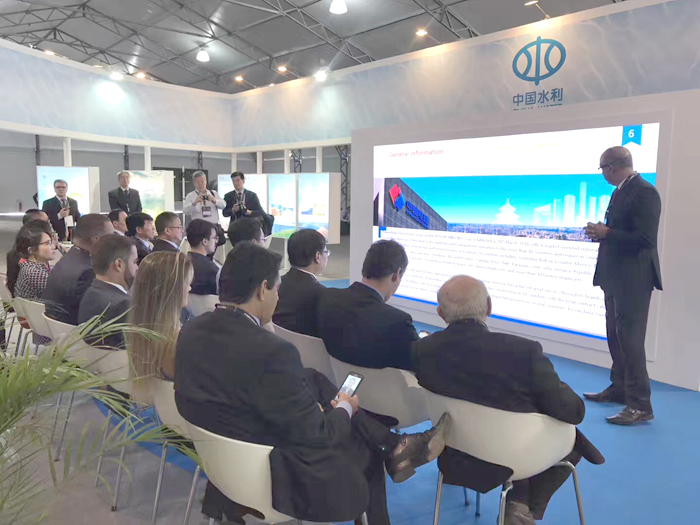 cq9跳高高企业宣讲会现场.jpg