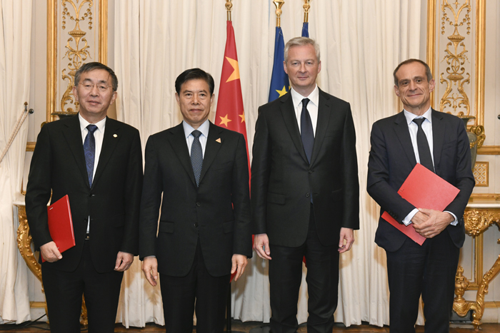 cq9跳高高与施耐德签署战略合作协议.jpg