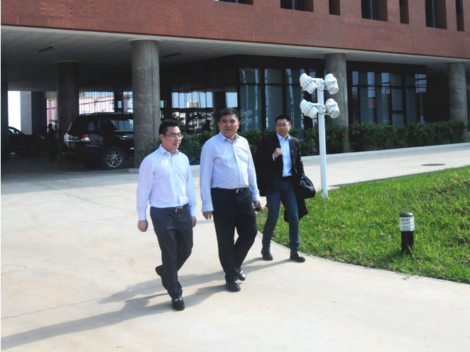 cq9跳高高代表陪同局长一行参观电建安哥拉中心.png
