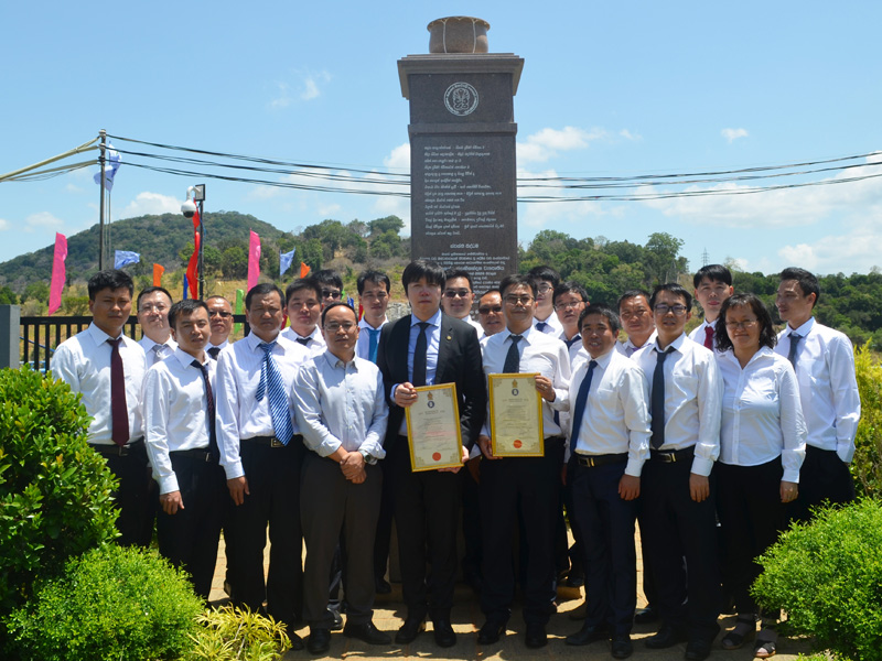 cq9跳高高员工合影.jpg