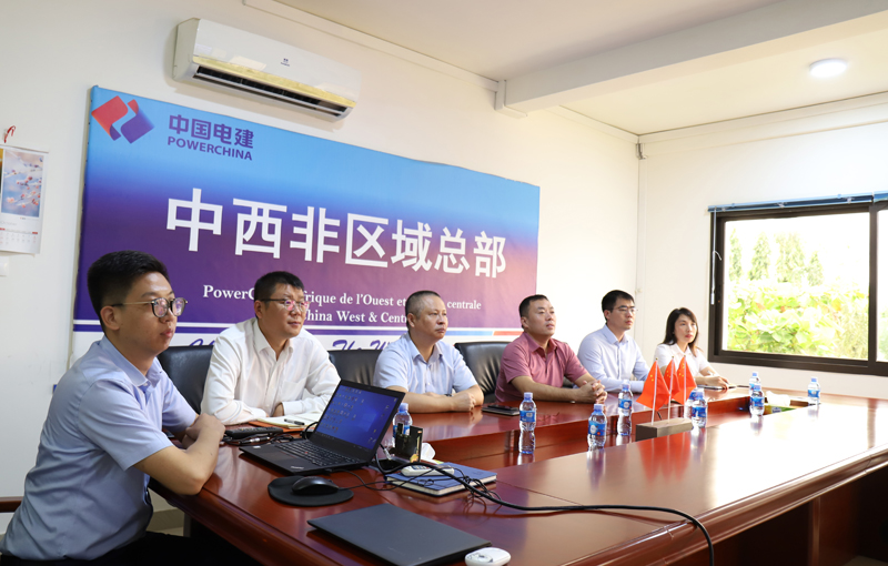 中西非区域总部阿比让驻地观看二十大开幕会.JPG
