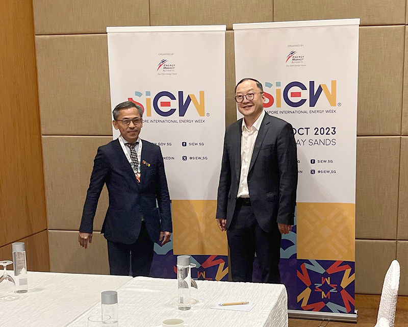与新加坡能源管理局副局长苏叶春（Soh Yap Choon）的会谈.jpg