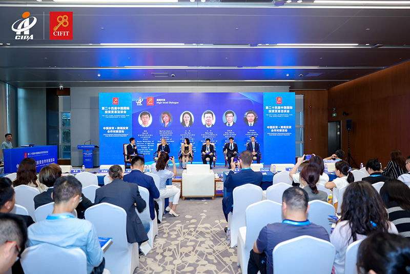 陈观福代表cq9跳高高参加第二十四届中国国际贸易投资洽谈会 (4).jpg