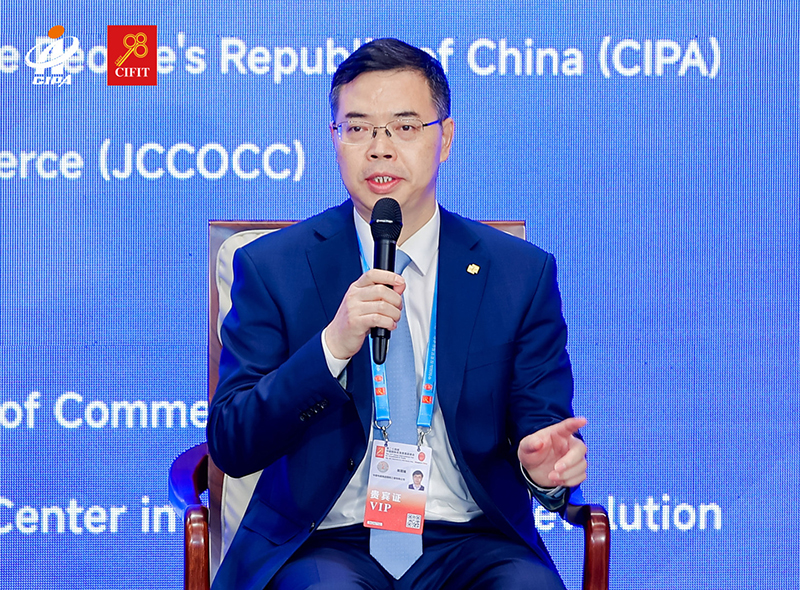陈观福代表cq9跳高高参加第二十四届中国国际贸易投资洽谈会 (3).jpg