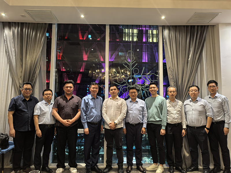 图片4.在与马来西亚高峰控股集团会谈.jpg