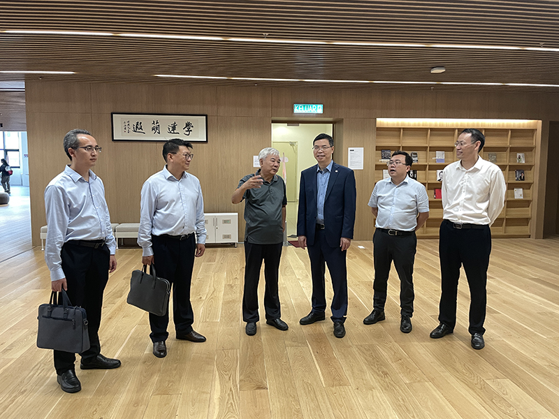 图片5.与厦门大学马来西亚分校会谈.jpg